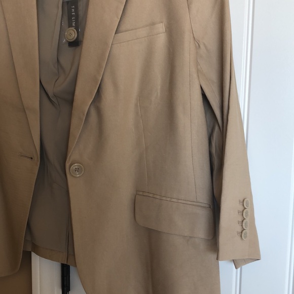 The Limited notched collar linen blazer; lined single button with flap pockets - Picture 2 of 6
